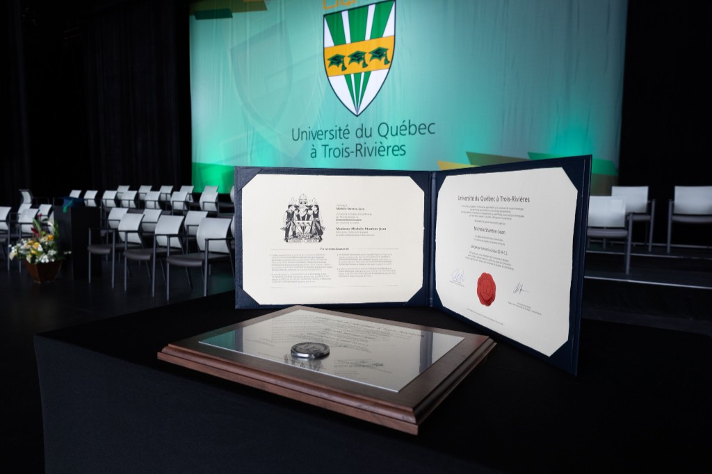 Cérémonie universitaire UQTR — diplôme et réussite académique
