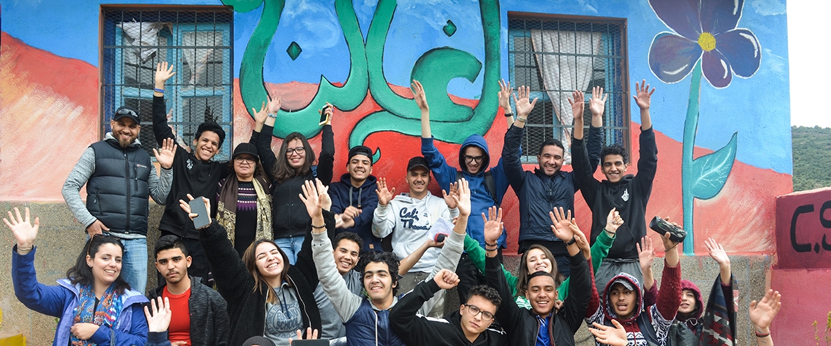 Peinture des murs de l&#039;école, équipement de la bibliothèque,  animation, distribution de cadeaux