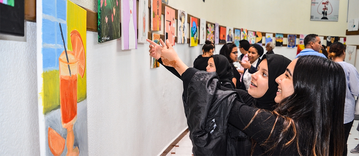 Le merveilleux vernissage organisé par le Club d&#039;Arts Plastiques ELARAKI Ennakhil